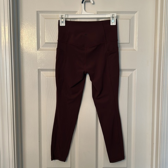 Athleta Salutation Stash Pocket 11 7/8 Tight Size S Burgundy - Picture 2 of 9